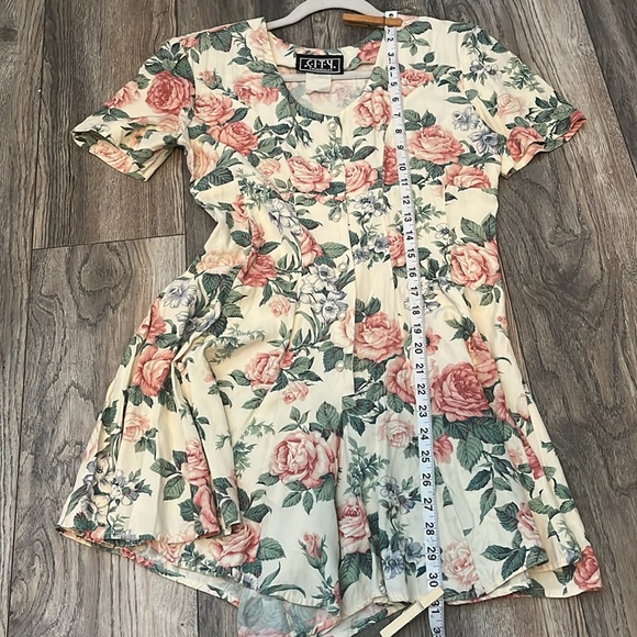 VTG 90’s Romper Cottagecore Pastel Floral SZ 6 with Pearl buttons - Picture 7 of 9